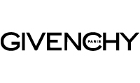 <p>Givenchy ist ein französisches Haute Couture- und Pret-a-Porter-Modehaus für Herren und Damen, das Kleidung, Schuhe, Parfums, Make-up und Luxus-Accessoires herstellt.</p>

<p>Das Modehaus wurde in den frühen 50er Jahren von Hubert James Taffin de Givenchy gegründet, dem Schöpfer eines einzigartigen Stils, der als "nonchalante Couture" bezeichnet wird. Im Laufe der Jahre hat der Designer Kleider mit einem strengen Schnitt und formaler Schlichtheit entworfen, die durch die brillanten und unerwarteten kreativen Noten einzigartig sind.</p>

<p>Der Designer zog im Alter von 17 Jahren nach Paris, als er im Atelier Jacques Fath als Lehrling arbeitete, bevor er mit dem leichten Rock und der Bluse "Bettina" in Fashion debütierte. In kurzer Zeit wird Givenchy berühmt, beliebt im Publikum und beliebt bei Audrey Hepburn, der berühmten Muse des Designers, für die er persönliche Kleidung und Bühnenkleidung herstellt.</p>

<p>Das berühmte kleine schwarze Kleid, das 1961 für die Schauspielerin im Film "Breakfast at Tiffany" entworfen wurde, ist ein Beispiel für den unaufdringlichen Luxus und die traditionelle Eleganz der Marke, die Prominente, Mitglieder königlicher Familien und internationale Persönlichkeiten angezogen hat.</p>

<p>Hubert zieht sich 1995 aus der Modewelt, wird von John Galliano übernommen, gefolgt von Alexander McQueen, Julien MacDonald und Riccardo Tisci. Derzeit ist Clare Waight Keller die kreative Designerin der Modehauses, die eine sinnliche Mode interpretiert, die an Rock- und orientalische Inspirationen, romantische Motive, optische Drucke, geometrische Linien und begrenzte Kombinationen erinnert.</p>
