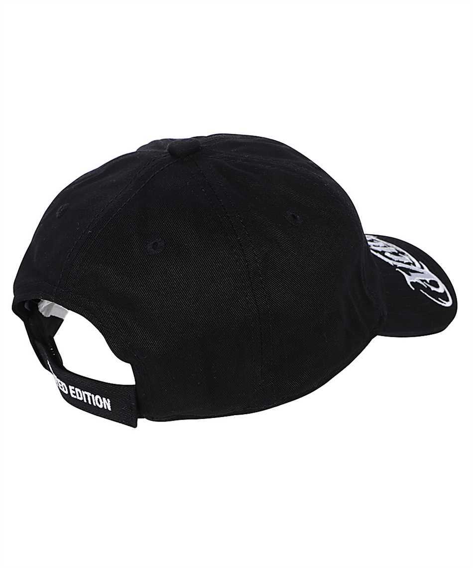 Vetements UA65CA180B METAL LOGO Kappe 2