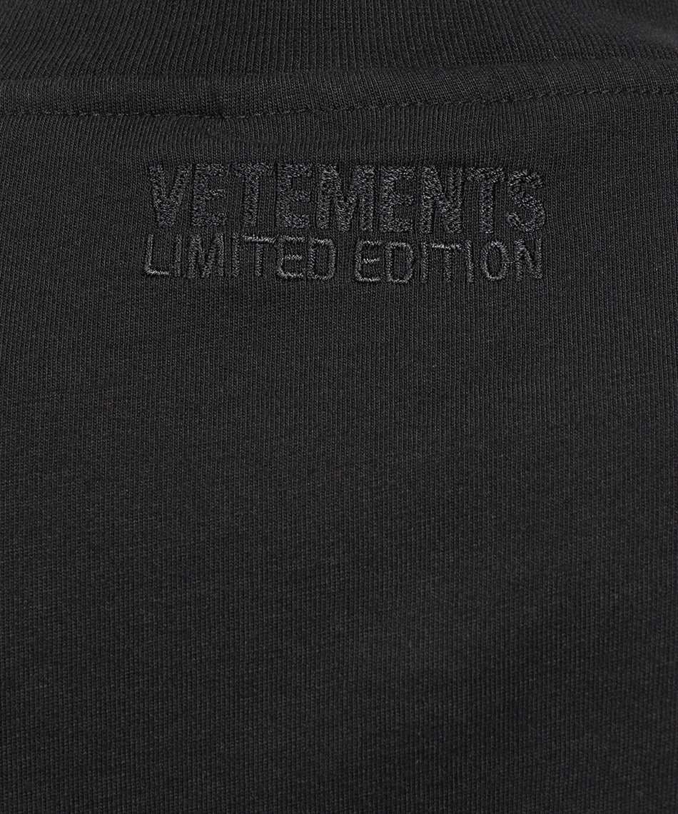 Vetements UE64TR140B PYRAMID LOGO T-shirt 3