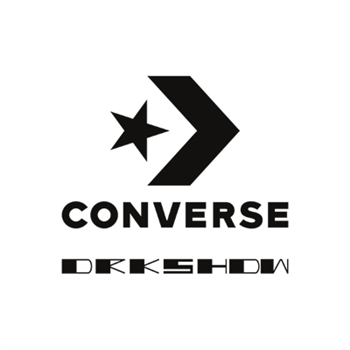 <p>Converse und DRKSHDW stellen den Laceless TurboDRK Chuck 70 vor. Rick Owens‘ neu interpretierter Chuck 70 bietet eine neue Art zu tragen; Musikikone Peaches präsentiert die Silhouette in einer neuen Kampagne<br />
Innovation und Verzerrung waren ein fester Bestandteil der laufenden Zusammenarbeit von Converse x DRKSHDW und kommen im neuesten Angebot der Partnerschaft erneut zusammen – dem Laceless TURBODRK Chuck 70. Dieses Update der ikonischen Silhouette verfügt über einen elastischen Einsatz entlang der Zunge, der für einen bequemen, bequemen Sitz sorgt. Sichere Slip-on-Passform, die den Verbrauchern die Möglichkeit gibt, auf Schnürsenkel zu verzichten.</p>
