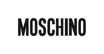 <p>Moschino, eine Marke, die 1983 von Franco Moschino gegründet wurde, nimmt dank des Ausdrucks einer kreativen Realität, die Ironie, Spaß und Provokation zu ihren Stärken gemacht hat, eine herausragende Position in der internationalen Modeszene ein.<br />
Sein einzigartiger, unerwarteter und persönlicher Stil fand seinen idealen Ausdruck in Jeremy Scott, der 2013 zum Creative Director ernannt wurde. Die erste von der amerikanischen Designerin konzipierte Kollektion wird anlässlich der Milano Moda Donna Fall-Winter 14-15 im Februar 2014 in Mailand gezeigt.</p>
