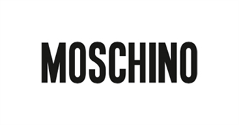 <p>Moschino, eine Marke, die 1983 von Franco Moschino gegründet wurde, nimmt dank des Ausdrucks einer kreativen Realität, die Ironie, Spaß und Provokation zu ihren Stärken gemacht hat, eine herausragende Position in der internationalen Modeszene ein.<br />
Sein einzigartiger, unerwarteter und persönlicher Stil fand seinen idealen Ausdruck in Jeremy Scott, der 2013 zum Creative Director ernannt wurde. Die erste von der amerikanischen Designerin konzipierte Kollektion wird anlässlich der Milano Moda Donna Fall-Winter 14-15 im Februar 2014 in Mailand gezeigt.</p>
