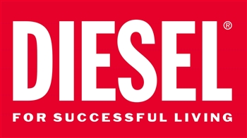 <p>Diesel è un'innovativa azienda di lifestyle, fondata da Renzo Rosso nel 1978. Radicata nella padronanza del<br />
denim, Diesel si è evoluta fino a diventare leader nella moda premium, ed é ora una valida alternativa al<br />
mercato del lusso tradizionale.<br />
Le collezioni del brand comprendono abbigliamento, accessori e un'ampia gamma di collaborazioni di<br />
lifestyle che vanno da profumi, orologi e gioielli all' interior design e a progetti immobiliari con Diesel Living.<br />
Scoprire, supportare e promuovere la creatività fa parte del DNA di Diesel e della sua azienda madre OTB, il<br />
gruppo internazionale di moda e lusso che alimenta svariate aziende e iconici brand globali.</p>
